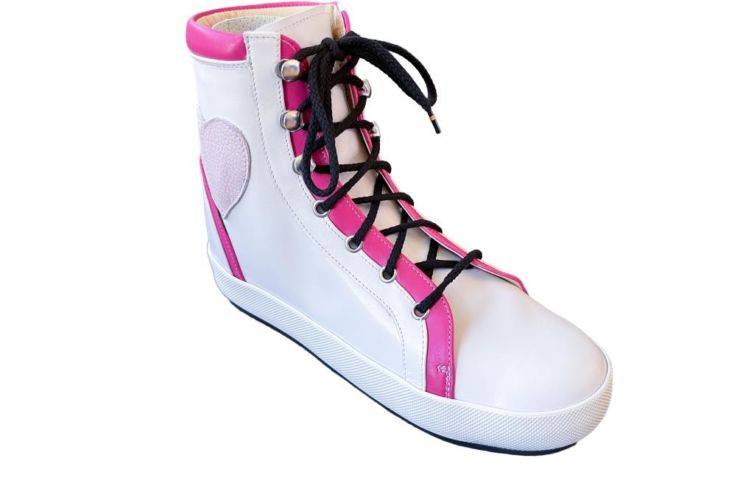 Chaussure blanche bande rose coeur lacet noir