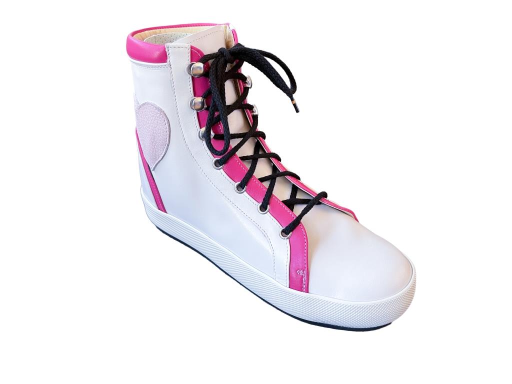 Chaussure blanche bande rose coeur lacet noir