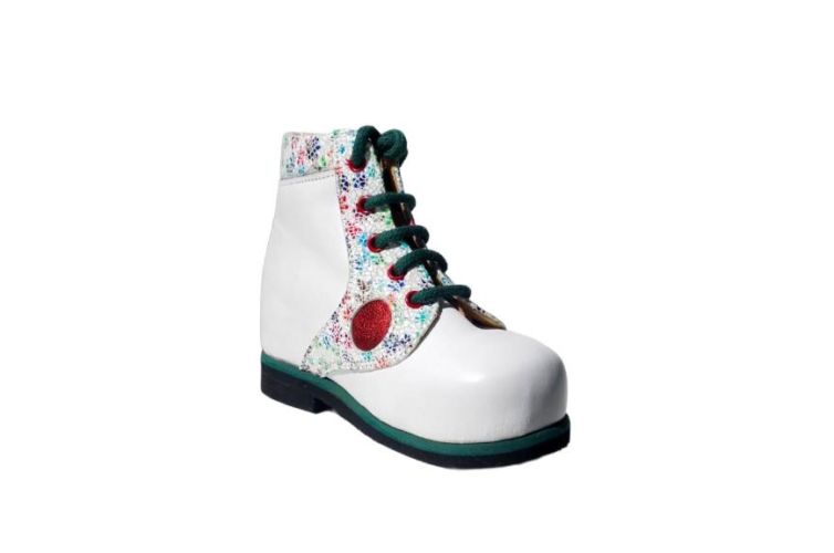 Chaussure blanche lacet vert rond rouge