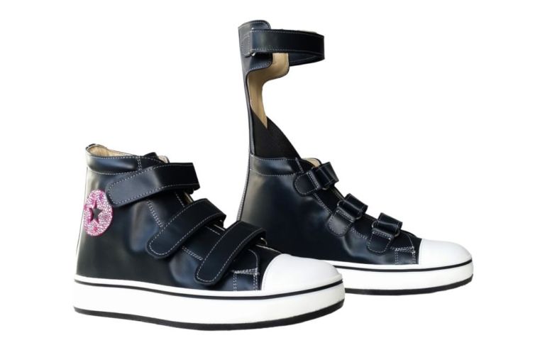Chaussure cuir noir étoile rose scratch