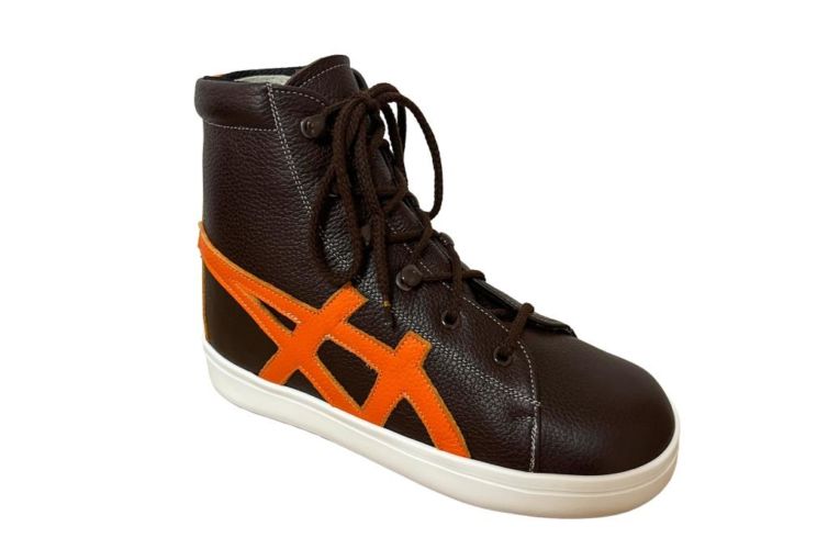 Chaussure cuir marron bande orange lacet marron