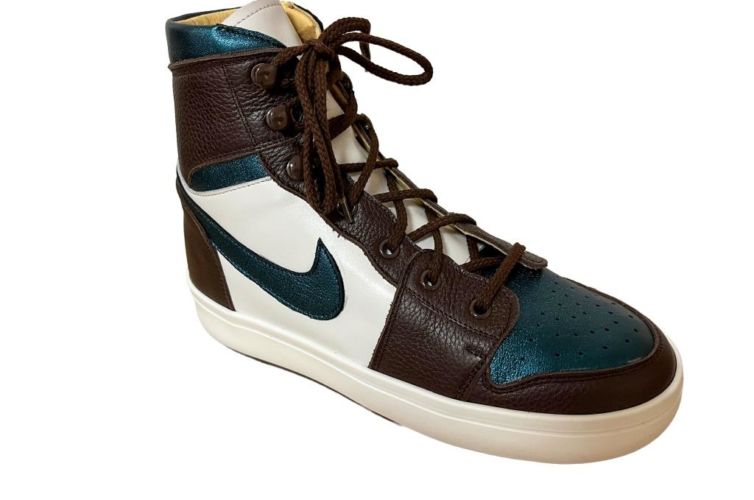 Chaussure marron blanche bleu brillant lacet marron