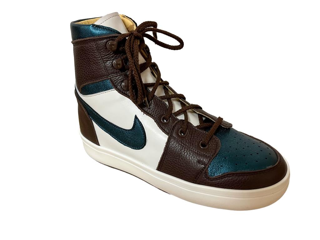 Chaussure marron blanche bleu brillant lacet marron