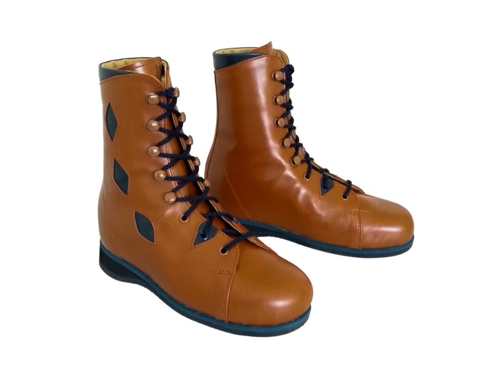Chaussure marron lacet bleu foncé