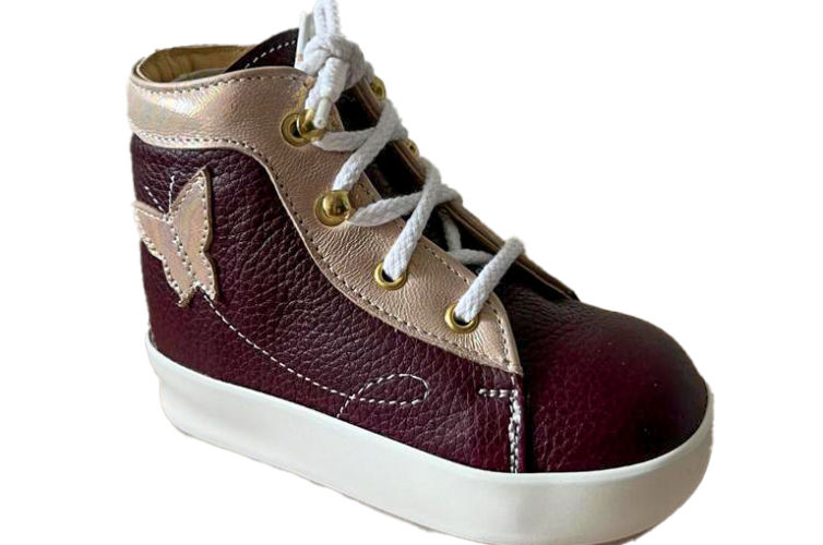 Chaussure rouge dorée papillon lacet blanc