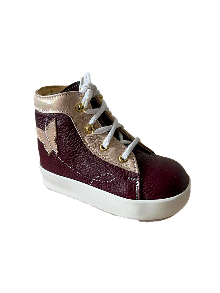 Chaussure rouge dorée papillon lacet blanc