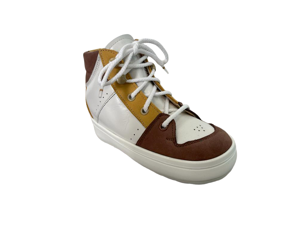 Chaussures blanches marron bande jaune lacet blanc