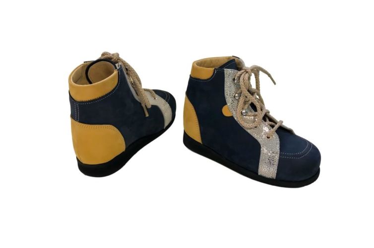 Chaussures bleues et jaunes bandes grises brillantes