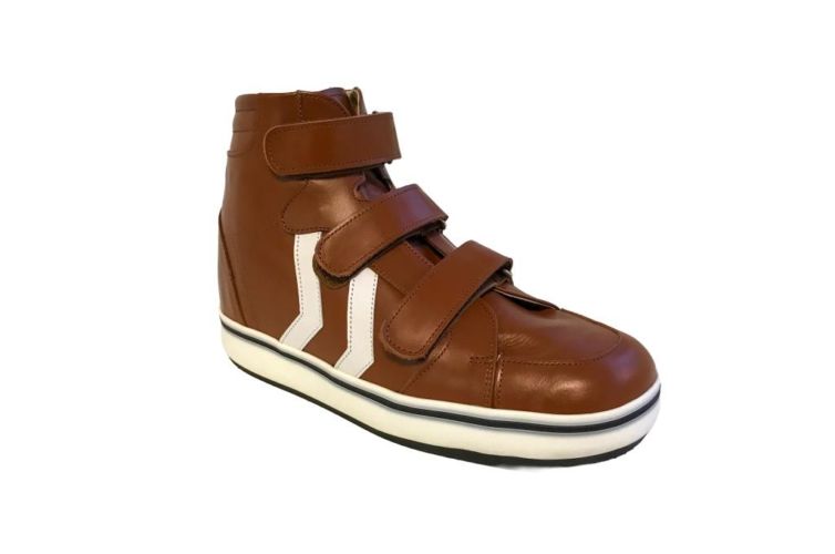 Chaussures cuir marron scratch lignes blanches