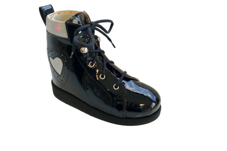 Chaussures cuir noir coeur blanc