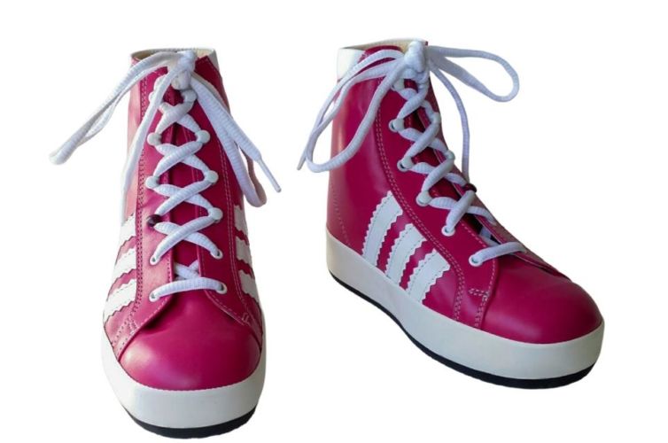Chaussures roses trois bandes blanches lacet blanc