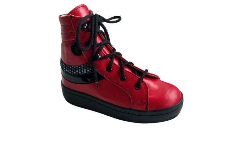 Chaussure cuir rouge bande noir étoile lacet noir